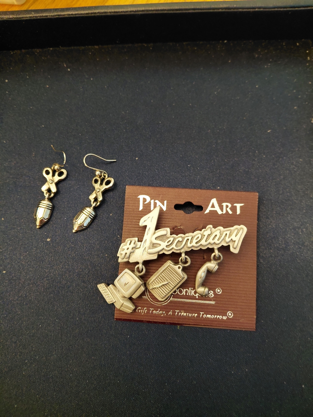 Source Unknown Gold-Tone #1 Secretary Charm Pin with Scissors & Pencil Earrings
